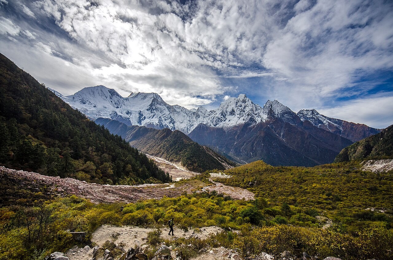 manaslu circuit trek in monsoon