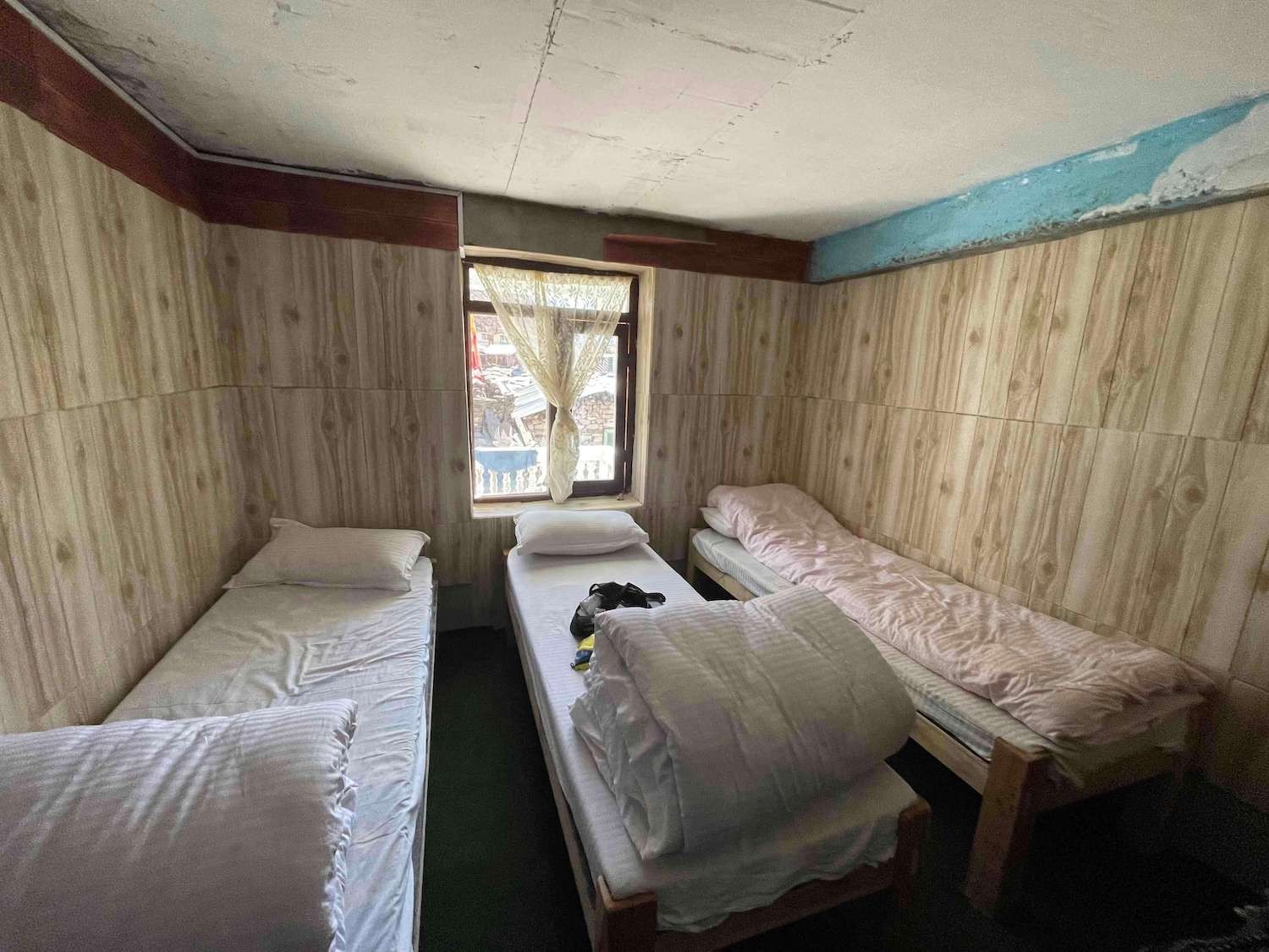 manaslu trek accommodation 