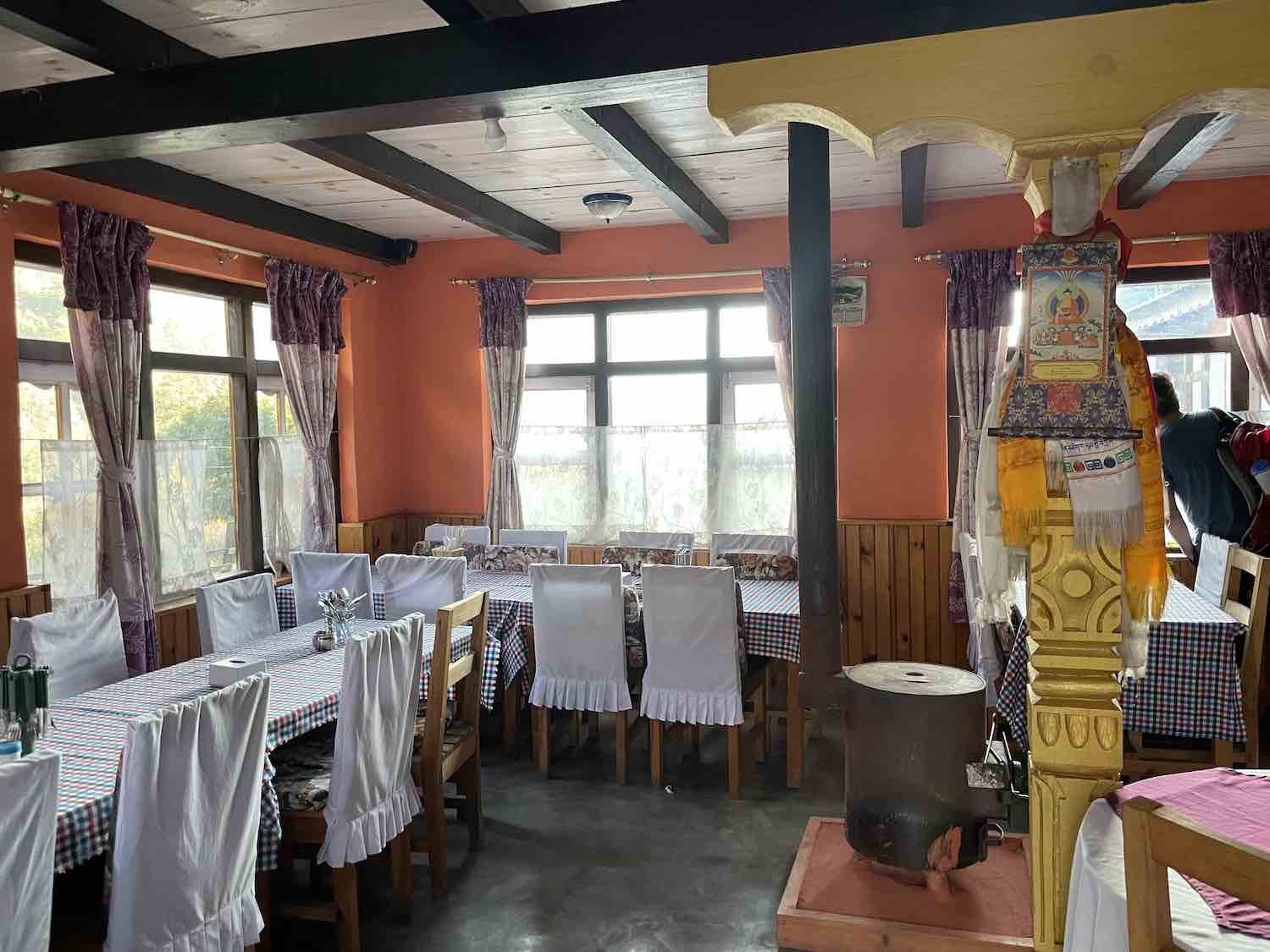 manaslu trek dinning room