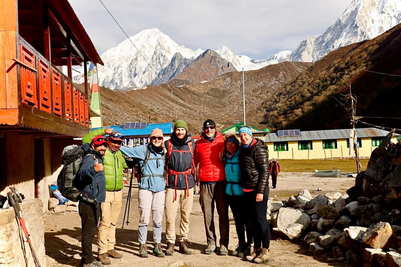 when is the best time to go for larkya la pass