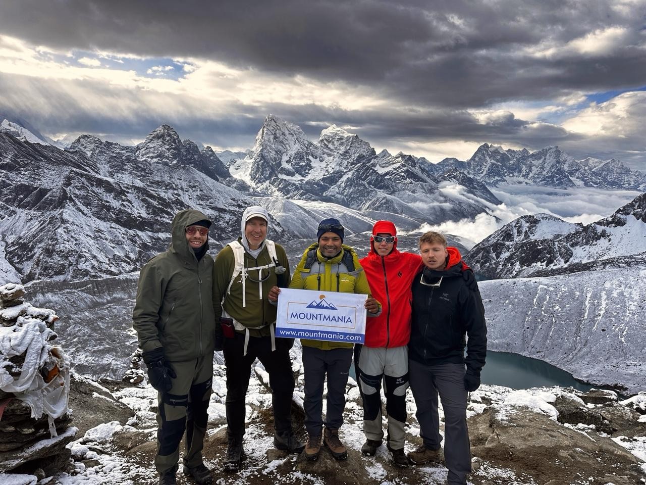 gokyo ri mount mania trek with island peak