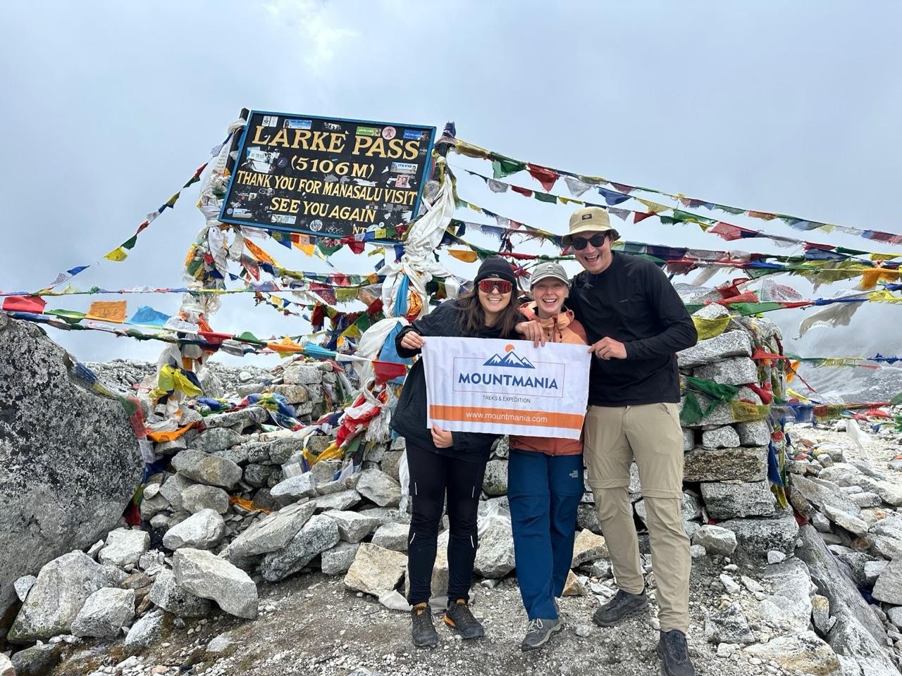 larkya la pass manaslu trek nepal