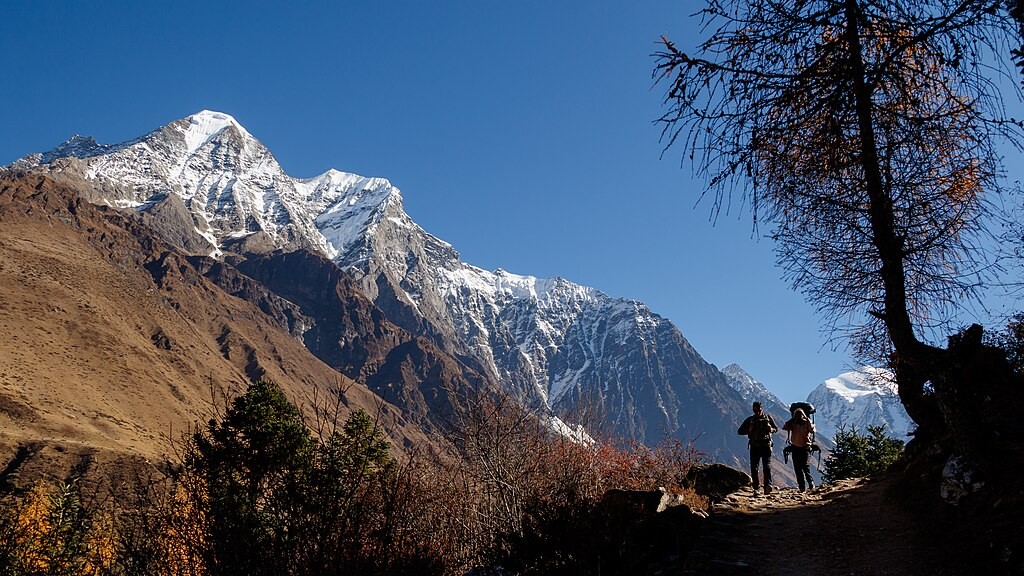 manaslu circuit trek 2025