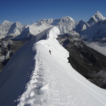 Lobuche peak climbing base camp Service